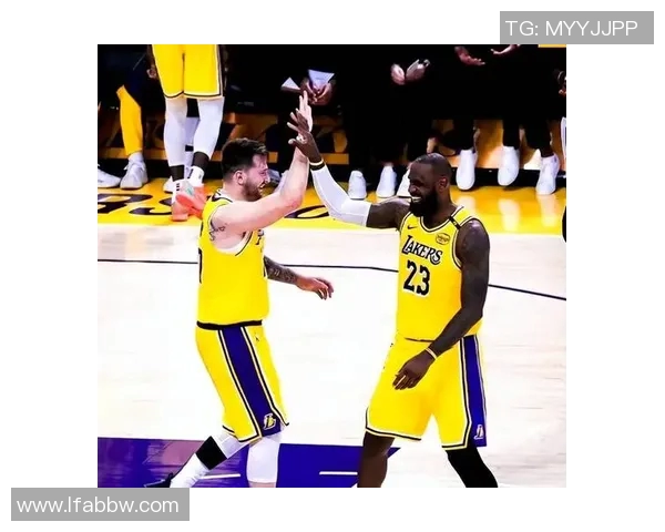 勇士与湖人历史交锋记录分析及未来对决展望