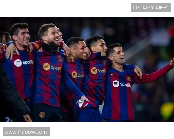 华伦西亚主场迎战巴塞罗那双方争夺西甲积分榜关键战役