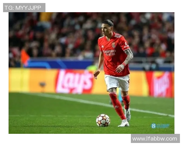 努涅斯在赛季中的表现分析与未来发展潜力探讨 努涅斯在赛季中的表现分析与未来发展潜力探讨