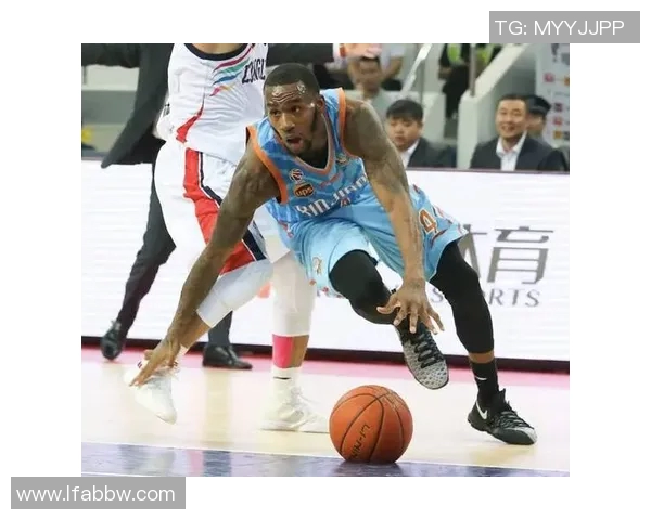 新疆与广东季后赛直播全程回顾精彩瞬间与赛场分析