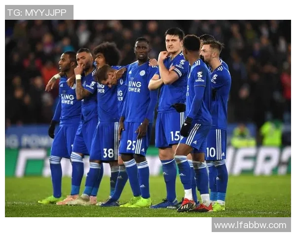 班菲尔德与坦珀利的激烈对决展现足球魅力与战术智慧的巅峰较量