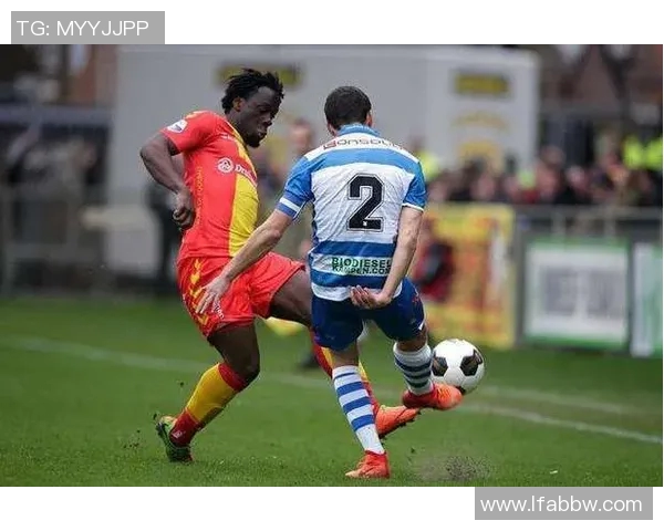 赫拉克勒与乌德勒支的激烈对决揭示足球战术与团队精神的较量