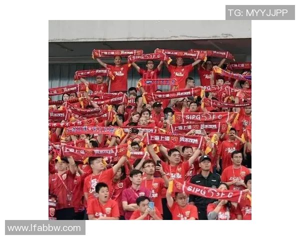 鲁能与上港激情对决燃炸全场球迷热血沸腾尽享精彩瞬间 鲁能与上港激情对决燃炸全场球迷热血沸腾尽享精彩瞬间