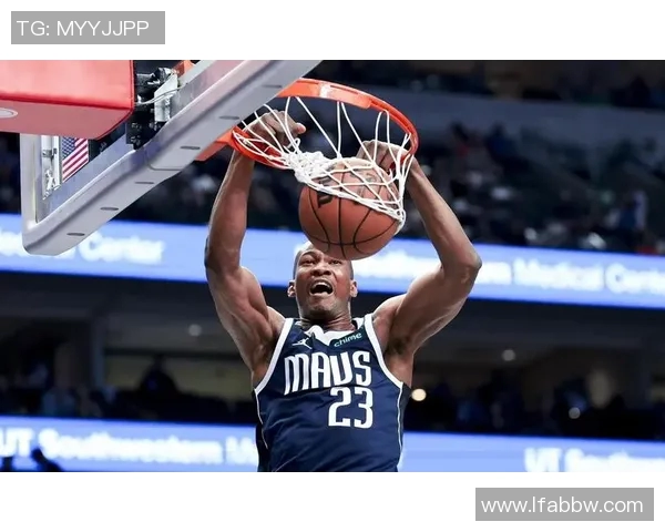 小琼斯精彩扣篮对决猛龙队展现惊人弹跳与技巧的巅峰时刻