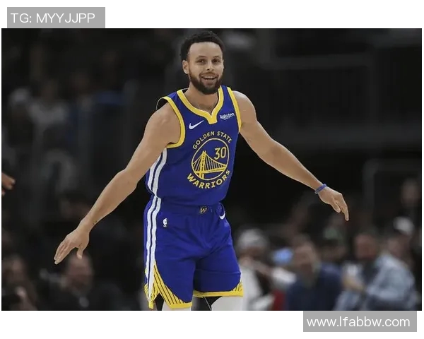 库里三分球总数超4000成历史第一人再创辉煌纪录