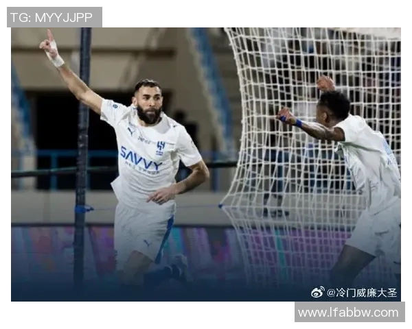 本泽马的传奇之路:从青涩少年到世界足坛巨星的蜕变与辉煌 本泽马的传奇之路:从青涩少年到世界足坛巨星的蜕变与辉煌