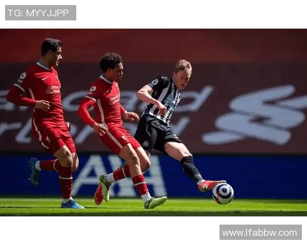 西布朗主场迎战利物浦双方争夺英超宝贵积分的激烈对决