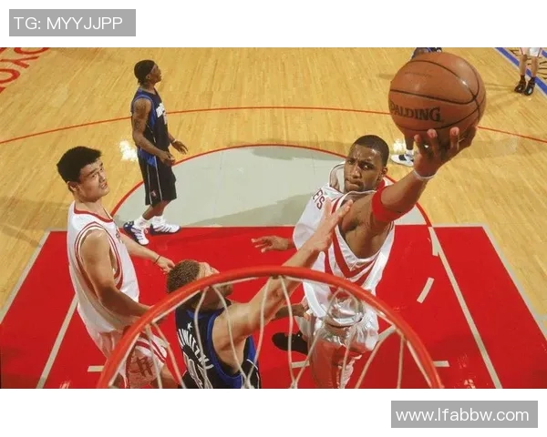 2018年火箭队与小牛队激战回顾:精彩瞬间与赛季亮点分析