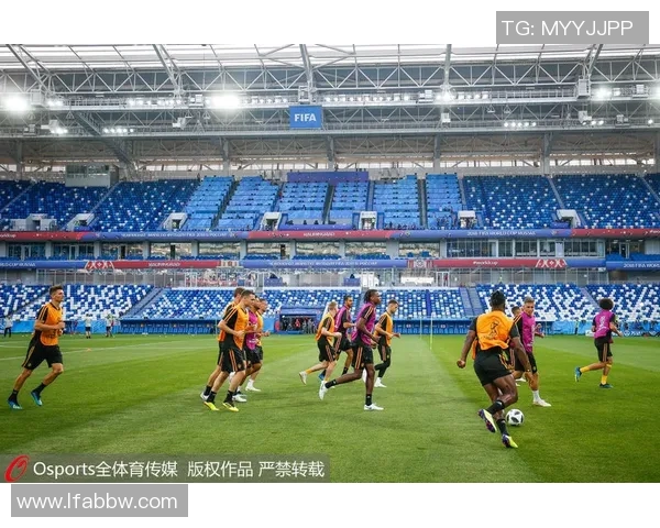 坎布尔主场迎战特温特双方争夺关键三分的精彩对决 坎布尔主场迎战特温特双方争夺关键三分的精彩对决