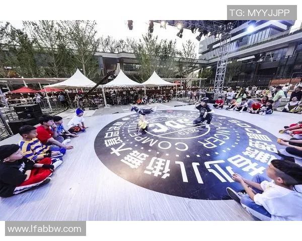 南京街舞队的速度与技巧探讨街舞文化的魅力与发展潜力